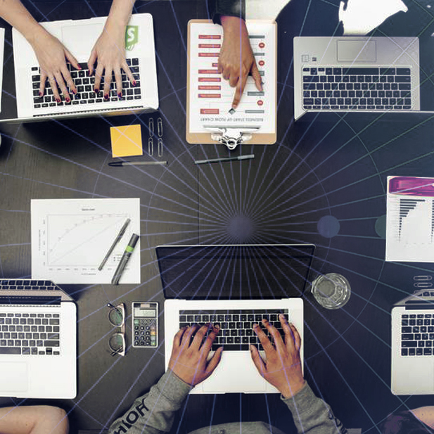 tech-meeting-flatlay_925x